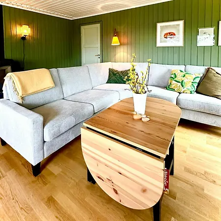 Retro In Scenic Sinnes Location *