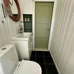 בית נופש Retro In Scenic Sinnes Location